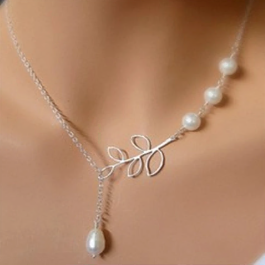 ✨✨Fashion HANDMADE silver colored hollow leaf imitation pearl necklace